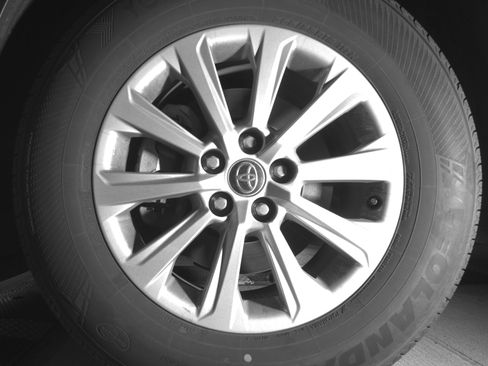 Used 2025 Toyota Grand Highlander FWD image 14