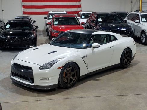 Used 2013 Nissan GT-R Premium image 36