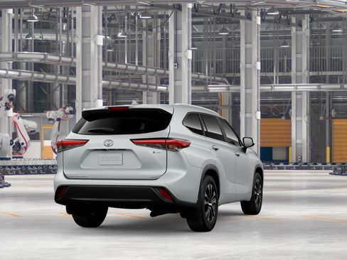 New 2026 Toyota Highlander XLE image 9