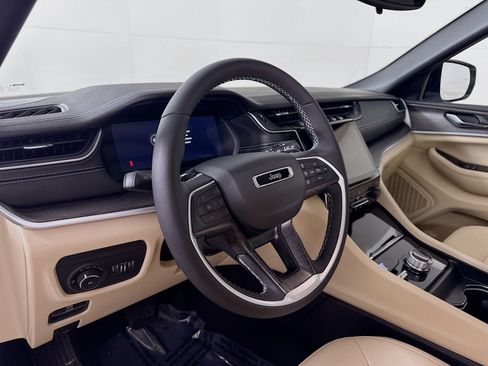 Used 2024 Jeep Grand Cherokee L Limited image 4