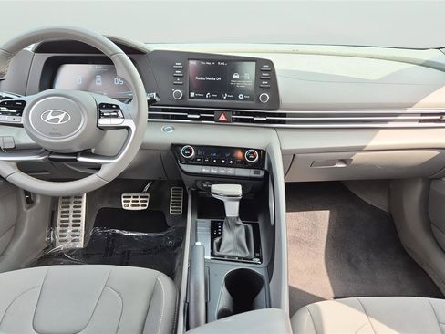 Certified 2025 Hyundai Elantra Sport FWD image 11