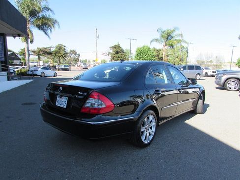 Used 2009 Mercedes-Benz E 350 4MATIC Sedan image 5