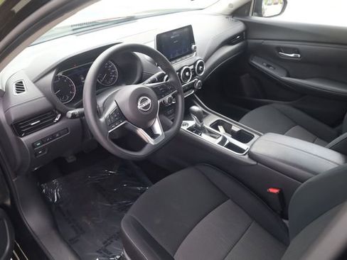 Used 2025 Nissan Sentra SV FWD image 9