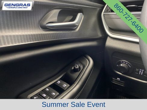 Used 2025 Jeep Grand Cherokee Altitude AWD/4WD image 23