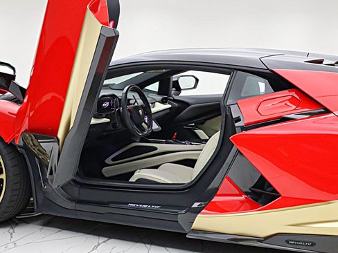 Used 2025 Lamborghini Revuelto AWD/4WD image 6