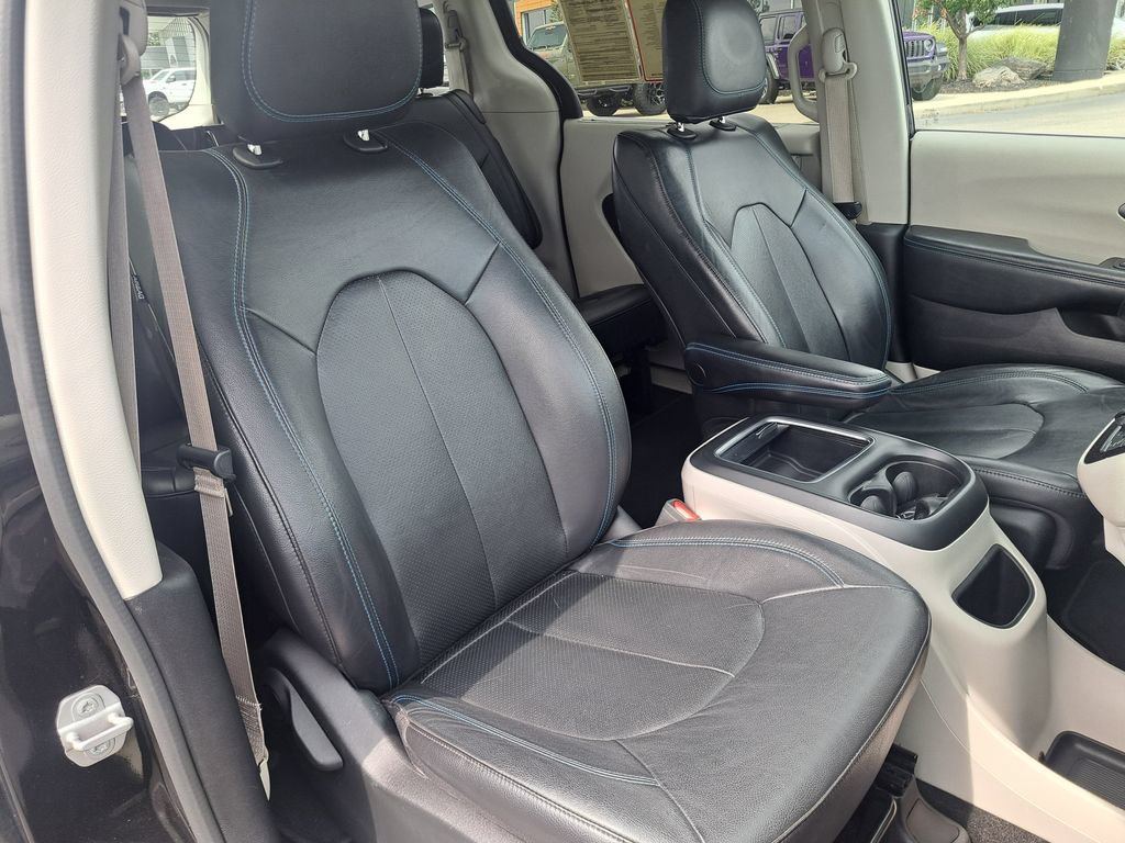 Used 2021 Chrysler Pacifica Touring-L FWD image 29