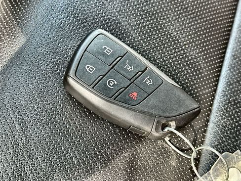 Used 2024 GMC Yukon SLT AWD/4WD image 25