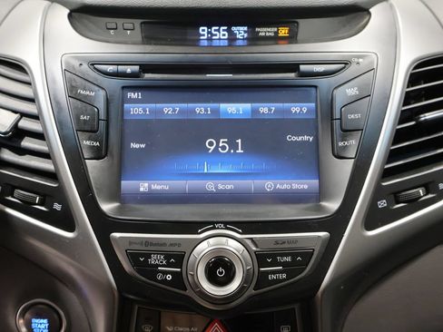 Used 2014 Hyundai Elantra Limited w/ Option Group 03 FWD image 28