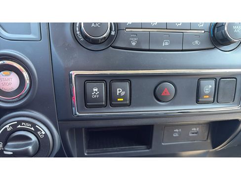 Used 2023 Nissan Titan SV AWD/4WD image 19