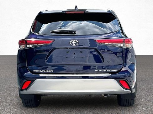 Certified 2021 Toyota Highlander Platinum AWD/4WD image 6
