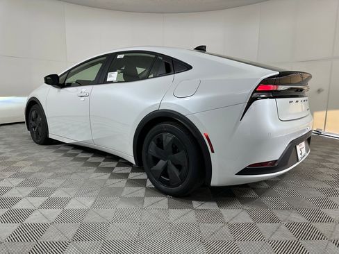 New 2026 Toyota Prius SE image 3