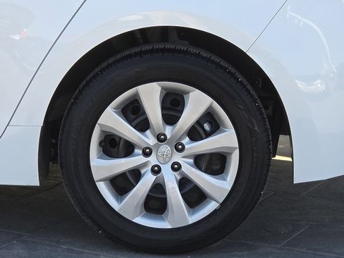 Used 2025 Toyota Corolla LE image 5
