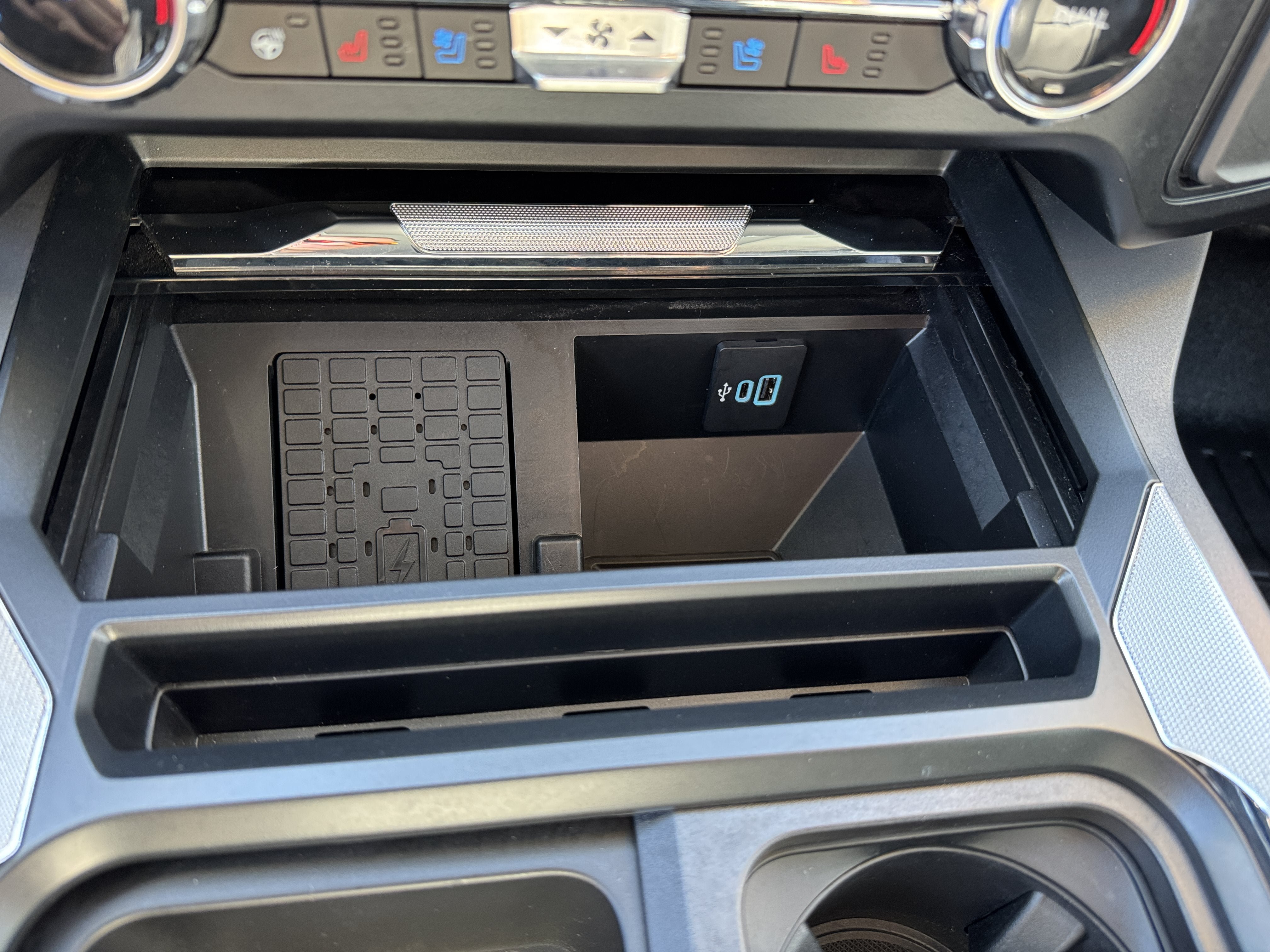 Used 2024 Ford F350 Lariat w/ Lariat Ultimate Package AWD/4WD image 19