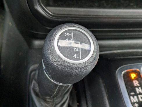 Used 2022 Jeep Gladiator Willys image 28