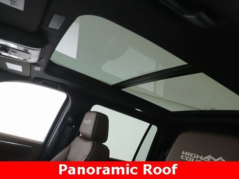 Used 2025 Chevrolet Suburban High Country image 18