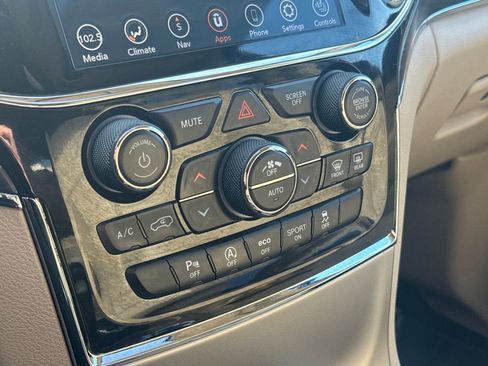 Used 2021 Jeep Grand Cherokee Limited image 28