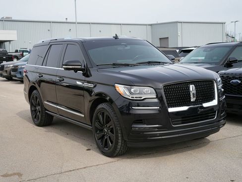 Used 2023 Lincoln Navigator Reserve w/ Equipment Group 201A image 4