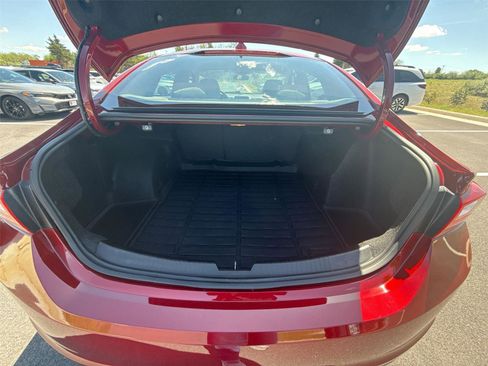 Used 2018 Chevrolet Malibu LT FWD image 16