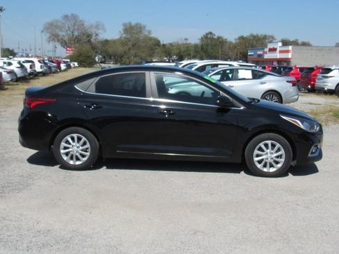 Used 2022 Hyundai Accent SEL image 2