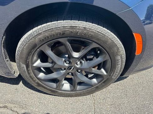 Used 2023 Chrysler Pacifica Touring-L w/ S Appearance Package AWD/4WD image 12