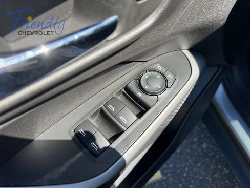 Certified 2024 Chevrolet Trax RS w/ Sunroof Package FWD image 28