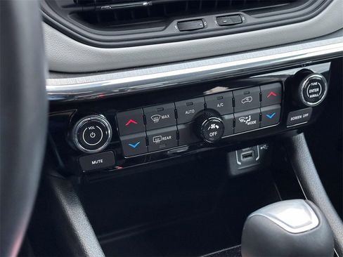 Used 2022 Jeep Compass Limited image 26