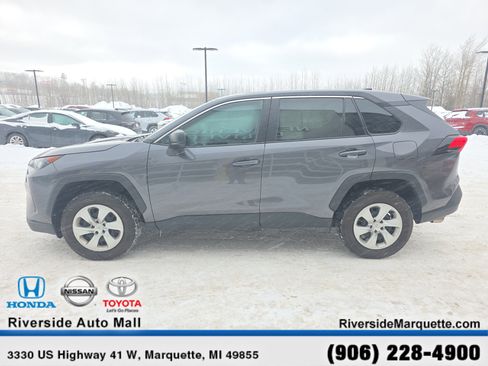 Used 2022 Toyota RAV4 LE image 7