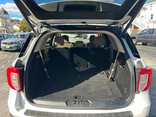 Used 2021 Ford Explorer XLT w/ Equipment Group 202A AWD/4WD image 11