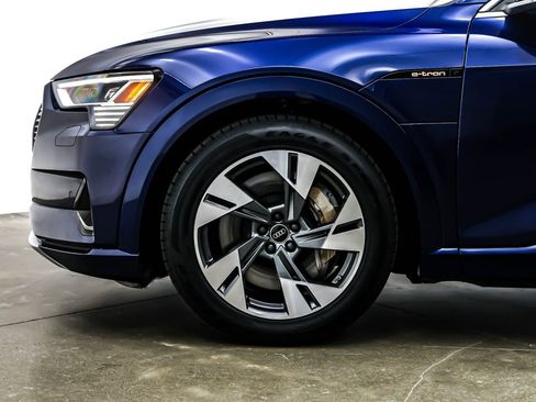 Used 2022 Audi e-tron Premium image 10