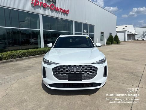 Used 2025 Audi Q5 Premium Plus w/ Premium Plus AWD/4WD image 2