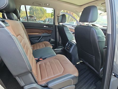 Used 2022 Volkswagen Atlas SEL Premium image 14