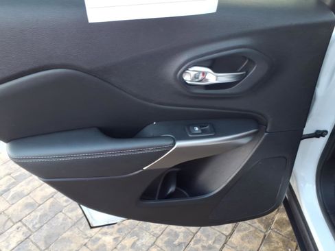 Used 2022 Jeep Cherokee Limited image 15