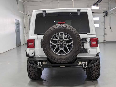 Used 2024 Jeep Wrangler Sahara w/ Technology Group AWD/4WD image 9