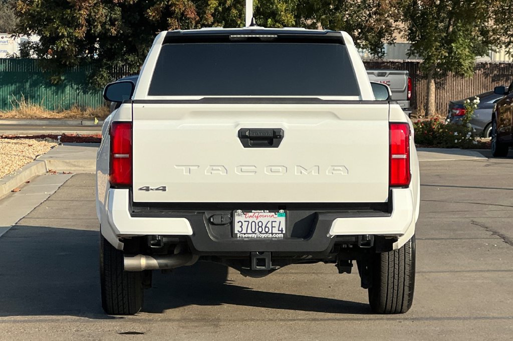 Certified 2025 Toyota Tacoma SR5 AWD/4WD image 6