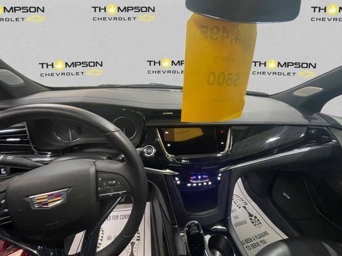 Used 2025 Cadillac XT6 Premium Luxury image 10