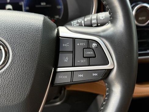 Used 2023 Toyota Highlander Platinum image 26