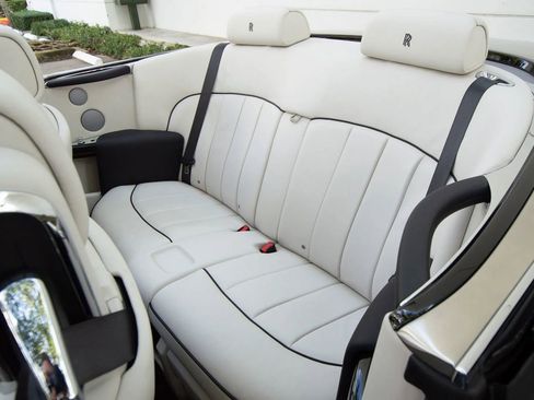 Used 2016 Rolls-Royce Phantom Drophead Coupe image 68