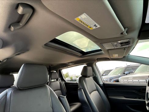 Used 2023 Honda Odyssey EX-L image 12