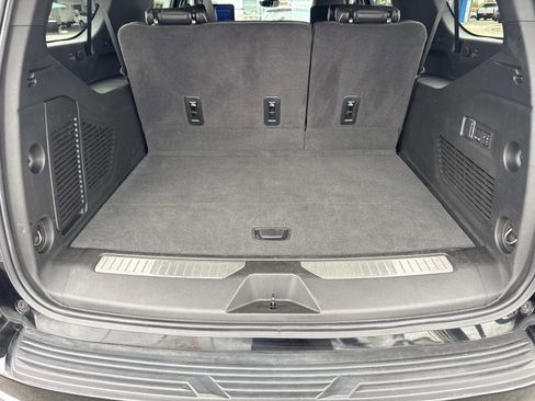 Used 2024 Chevrolet Suburban Premier image 22