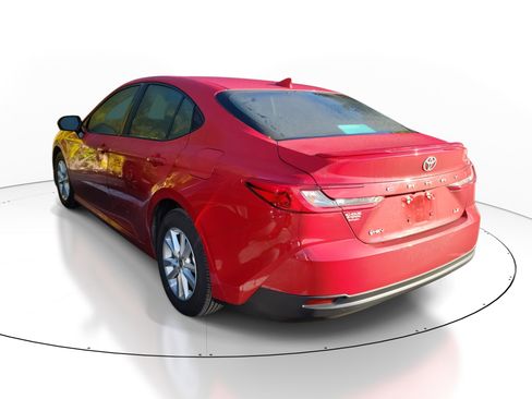 Used 2025 Toyota Camry LE image 7