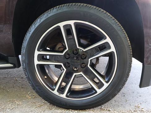 Used 2020 Chevrolet Suburban Premier AWD/4WD image 46