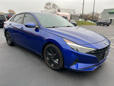 Used 2023 Hyundai Elantra SEL image 11