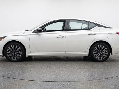 Used 2025 Nissan Altima 2.5 SV FWD image 5