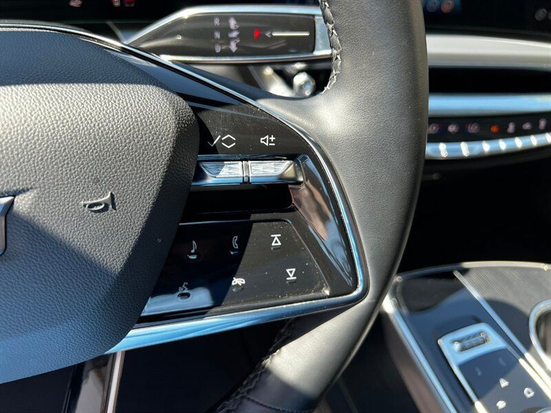 Used 2024 Cadillac Lyriq Sport AWD/4WD image 32