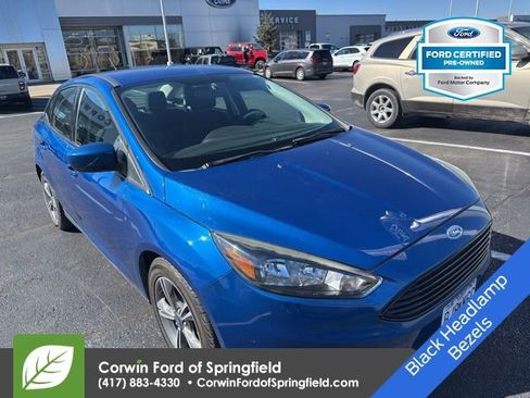 Used 2018 Ford Focus SE w/ SE Appearance Package image 3