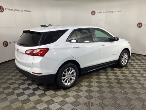 Used 2020 Chevrolet Equinox LS w/ LS Convenience Package image 4