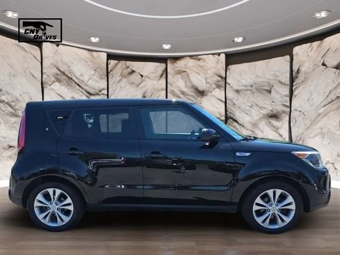 Used 2016 Kia Soul + FWD image 4