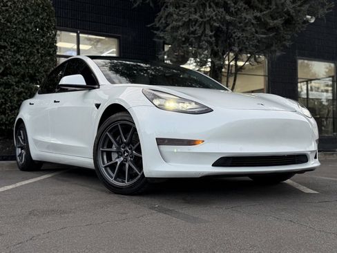 Used 2022 Tesla Model 3 Standard Range image 8
