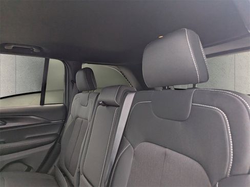 New 2025 Jeep Grand Cherokee Laredo X image 7