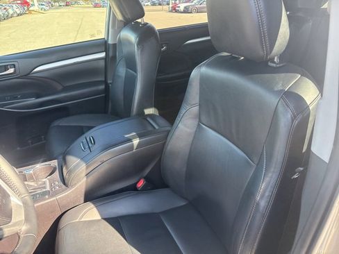Used 2019 Toyota Highlander XLE image 25